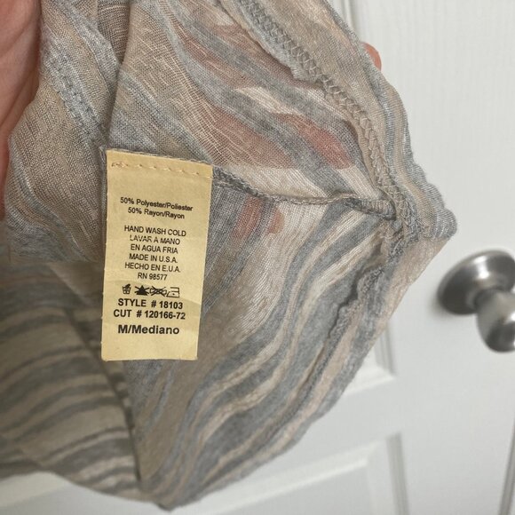 NWT Semi sheer laced hi-lo top - Picture 6 of 8